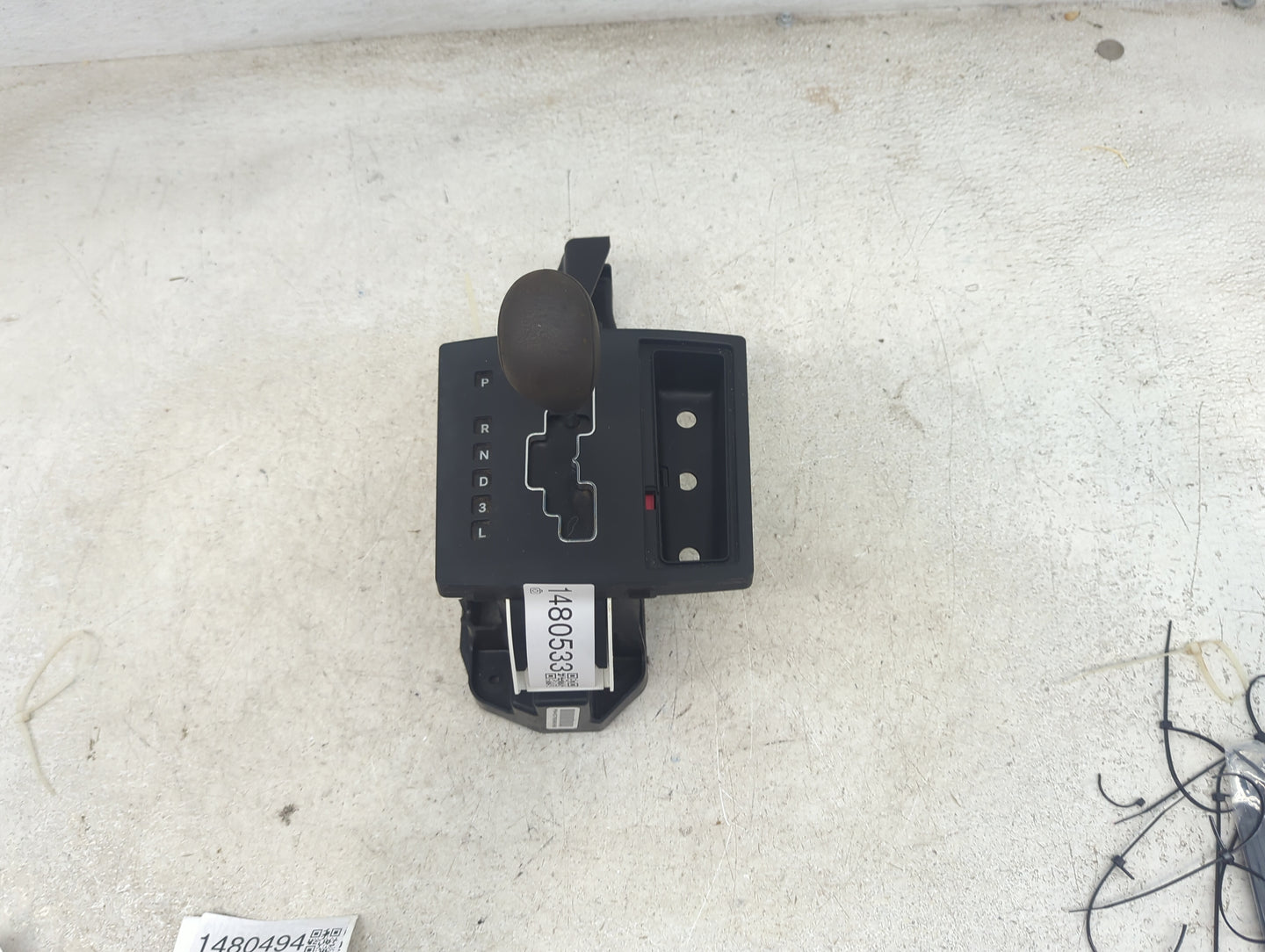 2008 Dodge Charger Floor Console Assembly Shifter - Oemusedautoparts1.com