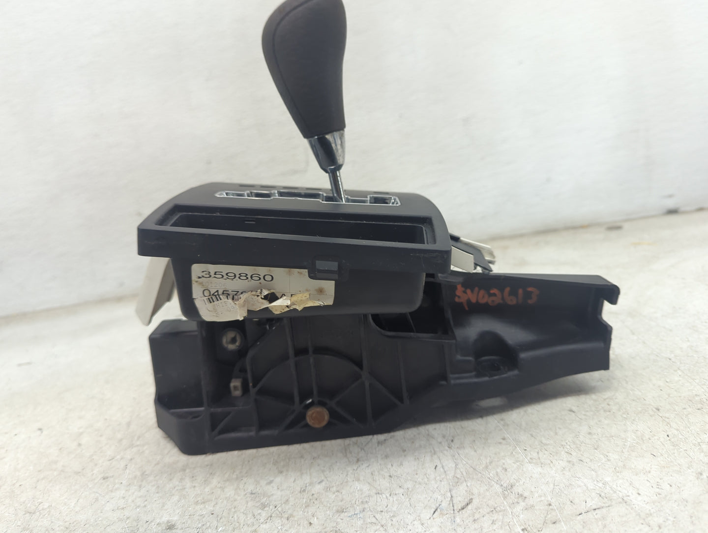 2008 Dodge Charger Floor Console Assembly Shifter - Oemusedautoparts1.com