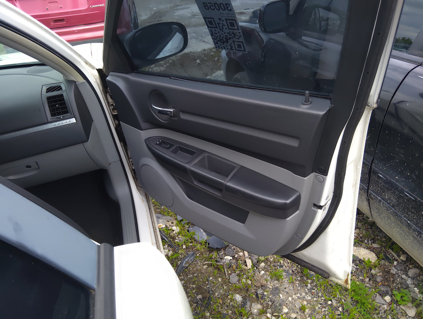 2008 Dodge Charger Front Right Passenger Interior Door Panel Trim 5035327 - Oemusedautoparts1.com