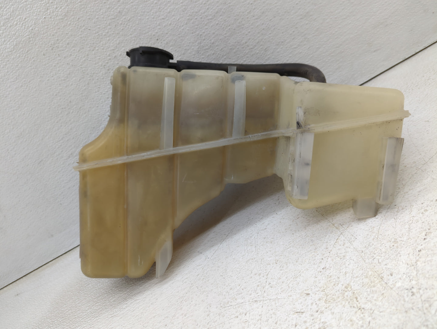 2005-2008 Dodge Magnum Windshield Washer Fluid Reservoir Bottle Oem - Oemusedautoparts1.com
