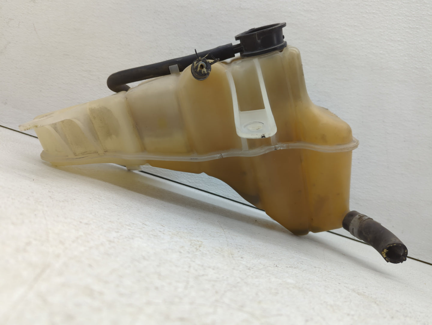 2005-2008 Dodge Magnum Windshield Washer Fluid Reservoir Bottle Oem - Oemusedautoparts1.com