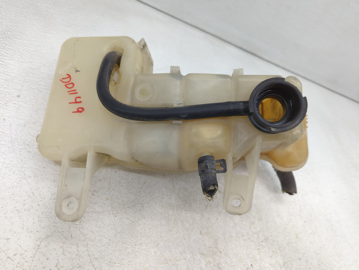 2005-2008 Dodge Magnum Windshield Washer Fluid Reservoir Bottle Oem - Oemusedautoparts1.com