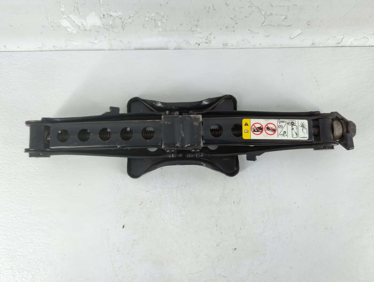 2008 Dodge Charger Spare Scissor Car Jack - Oemusedautoparts1.com