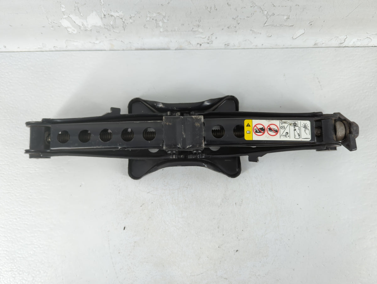 2008 Dodge Charger Spare Scissor Car Jack 760730 - Oemusedautoparts1.com