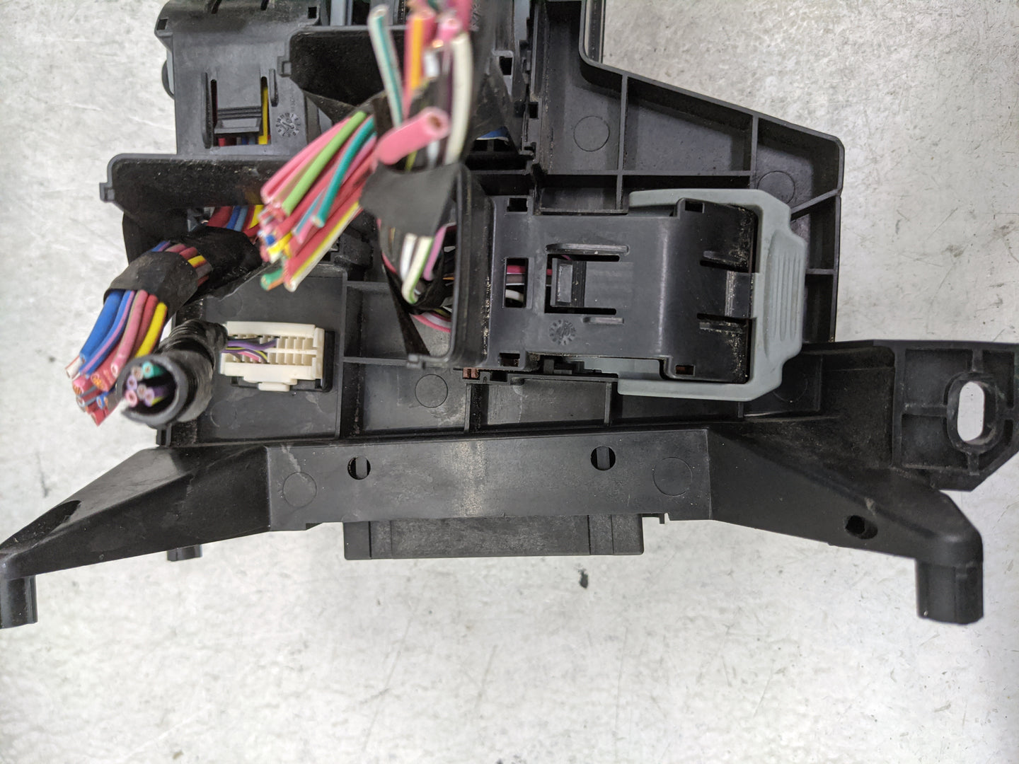 2008-2011 Dodge Dakota Fusebox Fuse Box Panel Relay Module P/N:04692211AA Fits Fits 2008 2009 2010 2011 OEM Used Auto Parts 