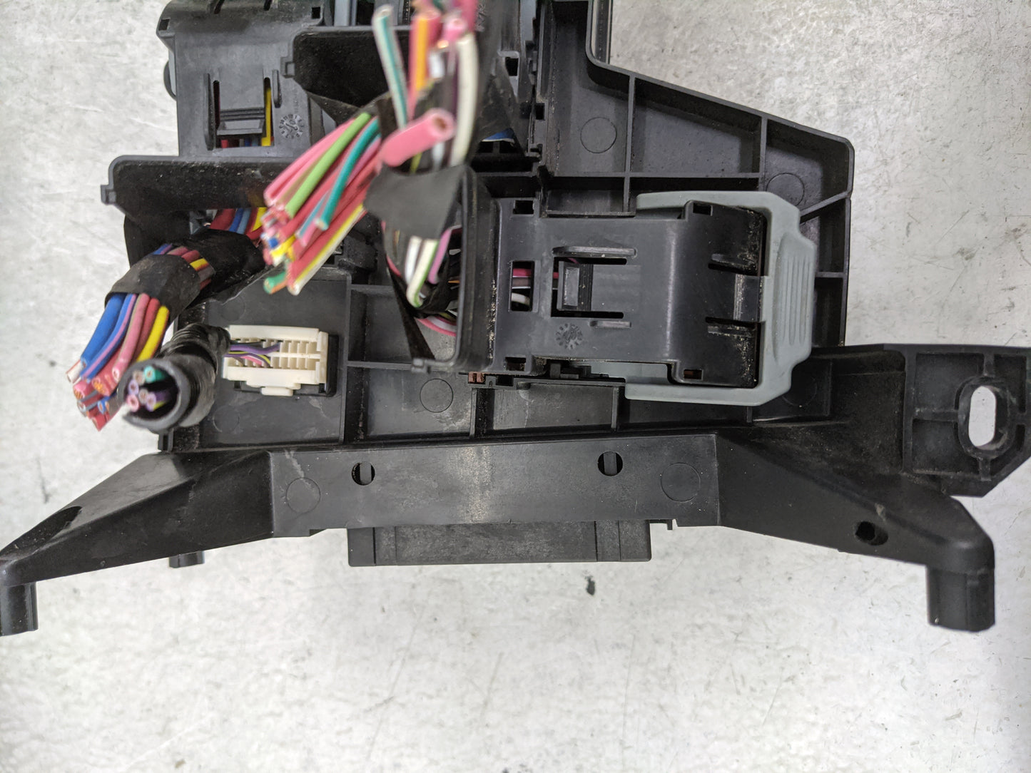 2008-2011 Dodge Dakota Fusebox Fuse Box Panel Relay Module P/N:04692211AA Fits Fits 2008 2009 2010 2011 OEM Used Auto Parts 