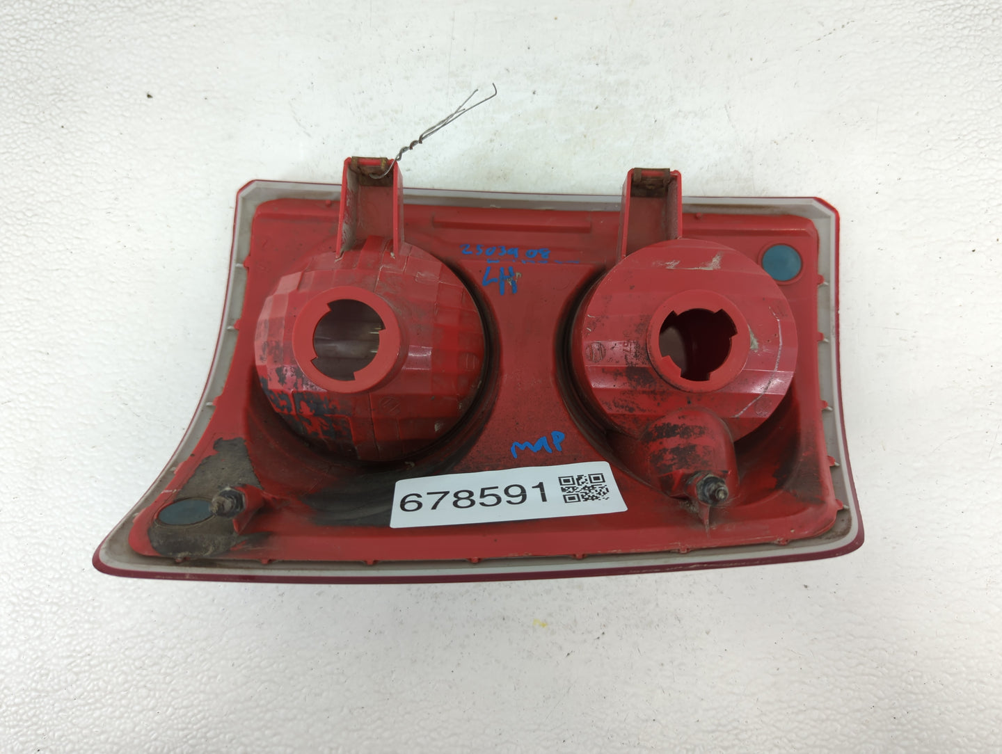 2008 Dodge Dakota Tail Light Assembly Passenger Right OEM P/N:55077605AD Fits Fits 2010 2011 2012 2013 OEM Used Auto Parts -