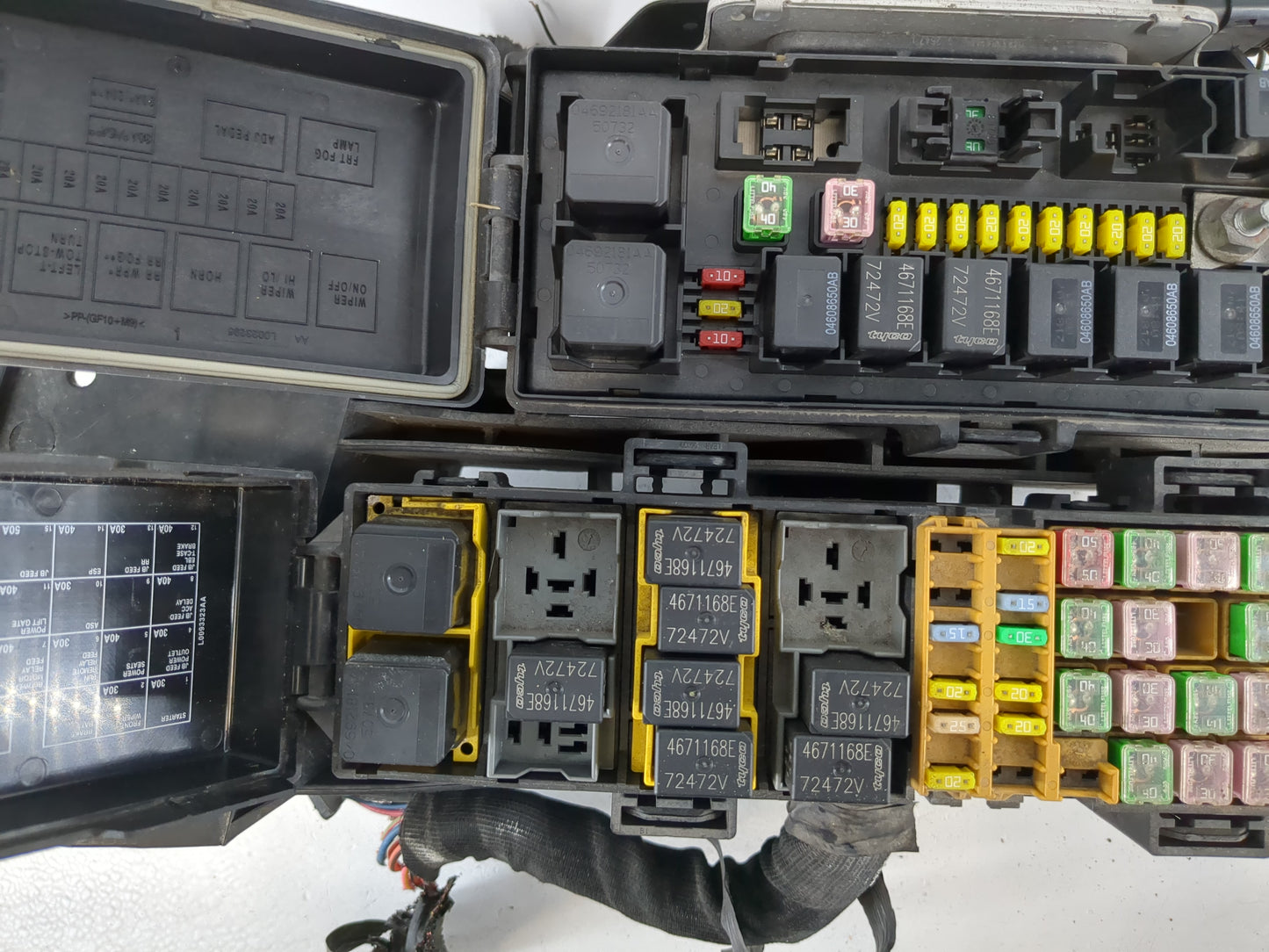 2007-2009 Dodge Durango Fusebox Fuse Box Panel Relay Module P/N:P04692187AC Fits Fits 2007 2008 2009 OEM Used Auto Parts - O