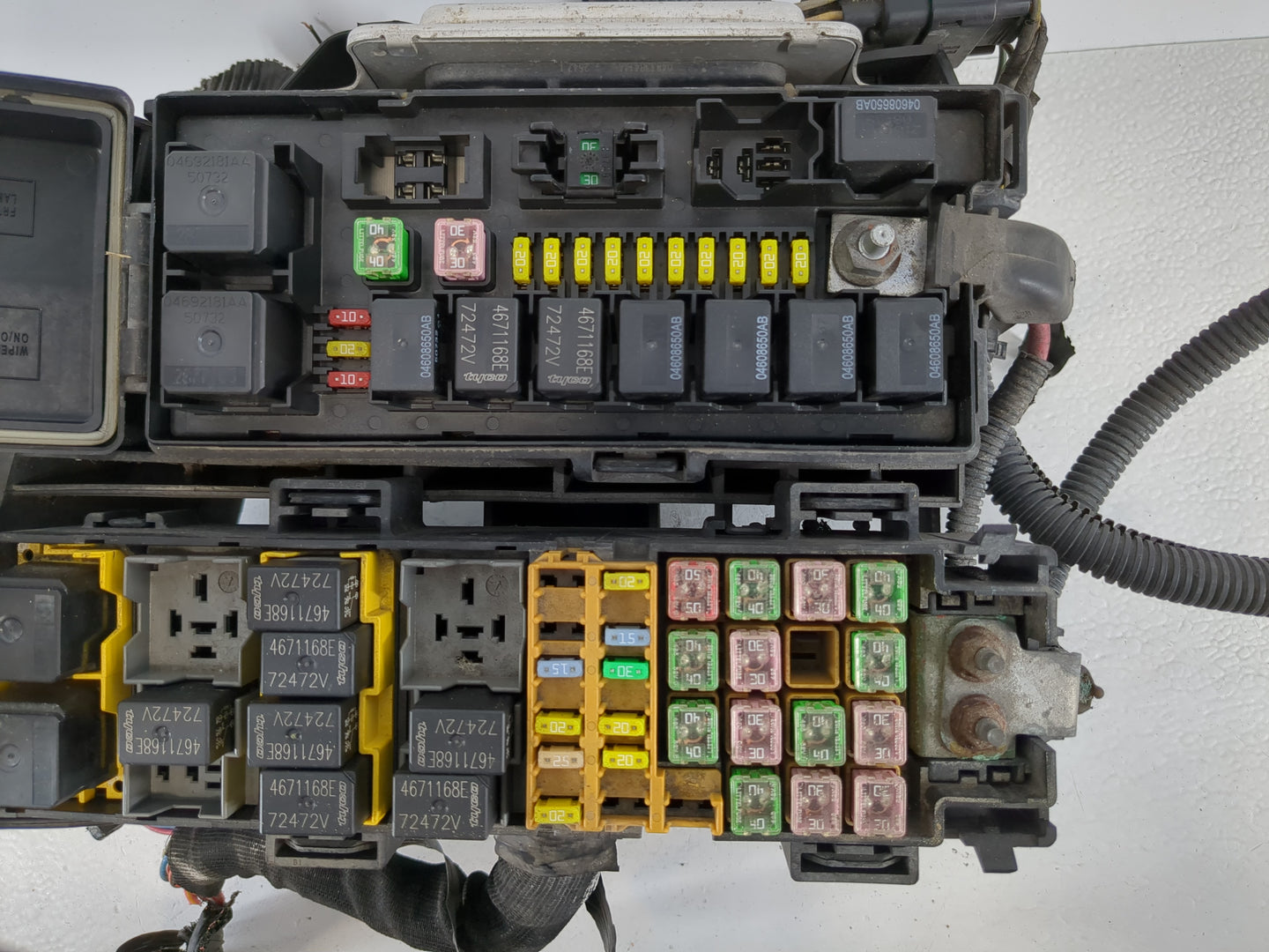 2007-2009 Dodge Durango Fusebox Fuse Box Panel Relay Module P/N:P04692187AC Fits Fits 2007 2008 2009 OEM Used Auto Parts - O