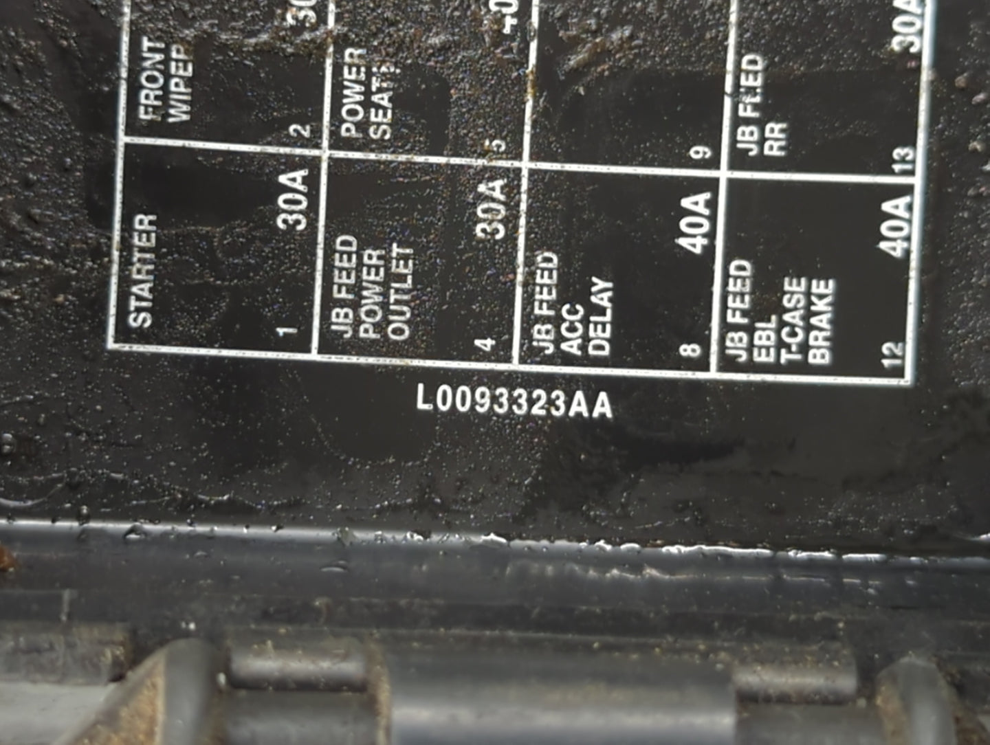 2007-2009 Dodge Durango Fusebox Fuse Box Panel Relay Module P/N:04692227AA Fits Fits 2007 2008 2009 OEM Used Auto Parts - Oe