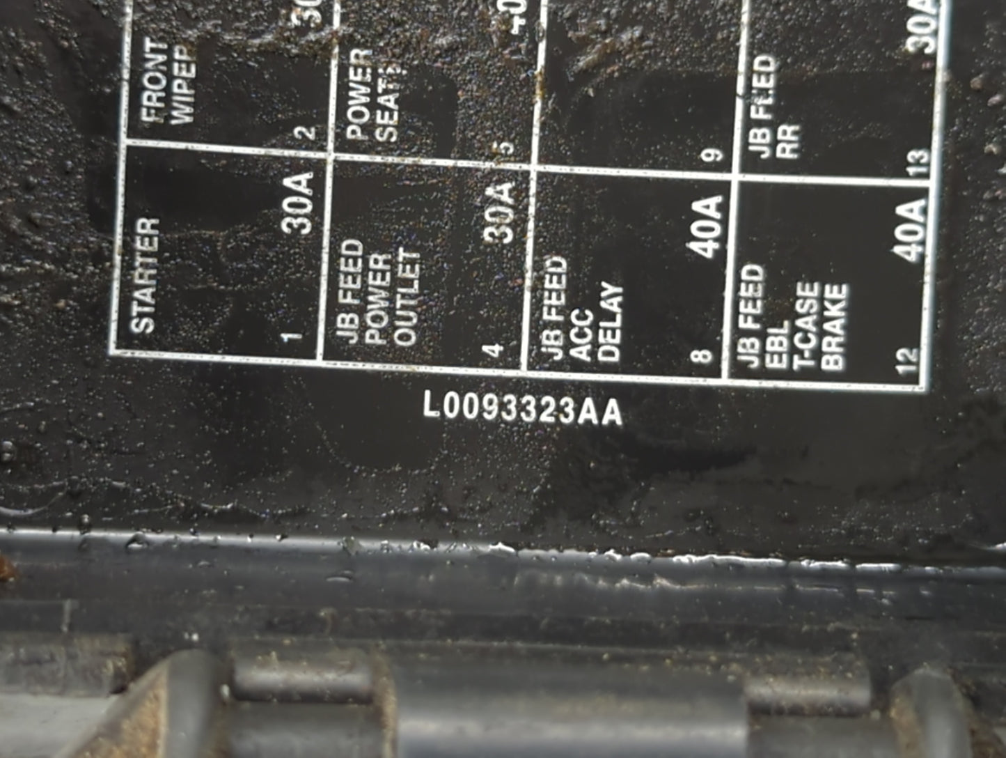 2007-2009 Dodge Durango Fusebox Fuse Box Panel Relay Module P/N:04692227AA Fits Fits 2007 2008 2009 OEM Used Auto Parts - Oe