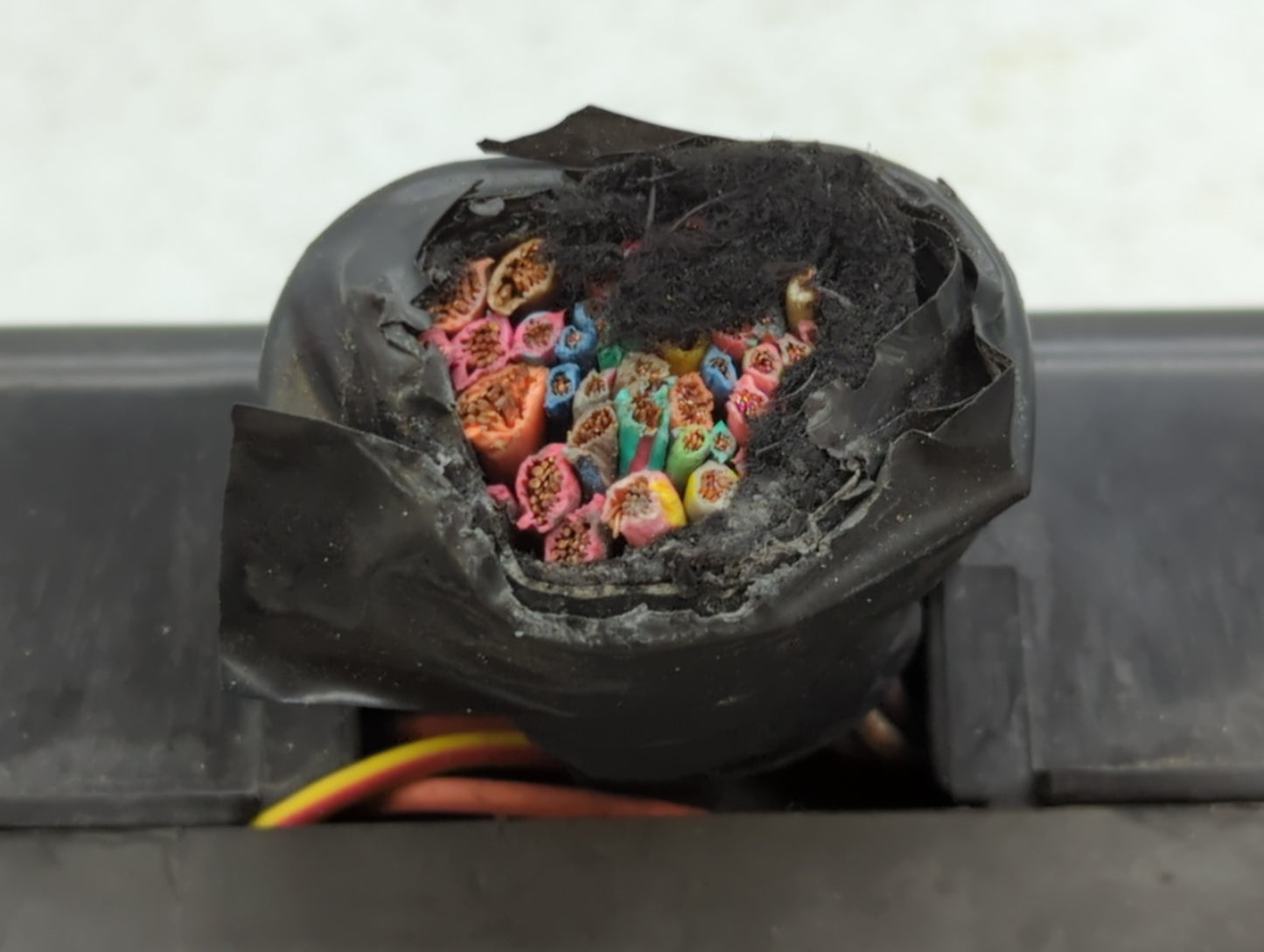 2007-2009 Dodge Durango Fusebox Fuse Box Panel Relay Module P/N:04692227AA Fits Fits 2007 2008 2009 OEM Used Auto Parts - Oe