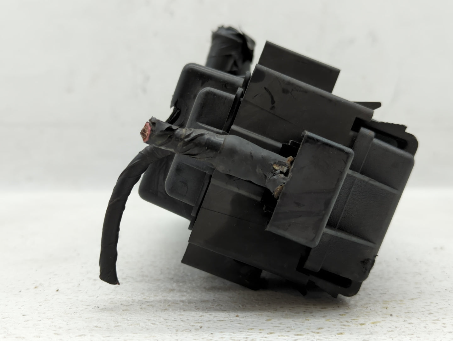 2007-2009 Dodge Durango Fusebox Fuse Box Panel Relay Module P/N:04692227AA Fits Fits 2007 2008 2009 OEM Used Auto Parts - Oe