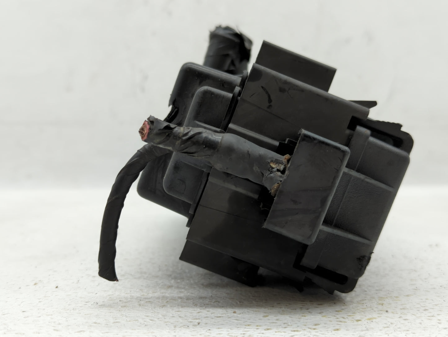 2007-2009 Dodge Durango Fusebox Fuse Box Panel Relay Module P/N:04692227AA Fits Fits 2007 2008 2009 OEM Used Auto Parts - Oe