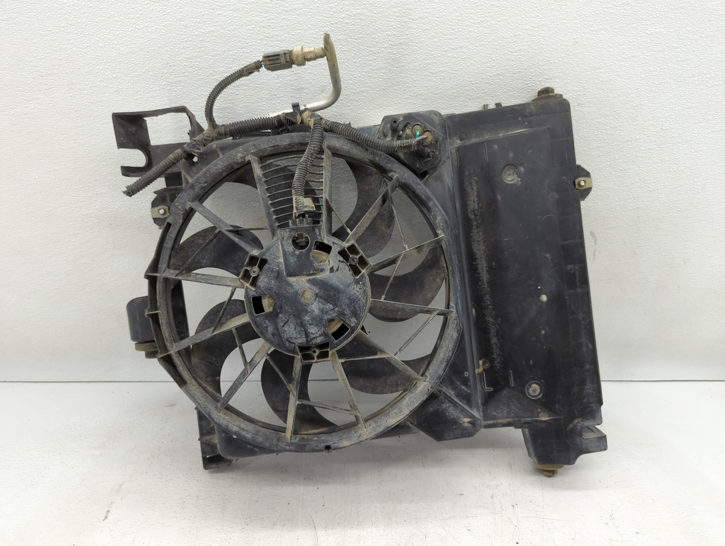 2006-2009 Dodge Durango Left Radiator Fan Motor Assembly Black - Oemusedautoparts1.com