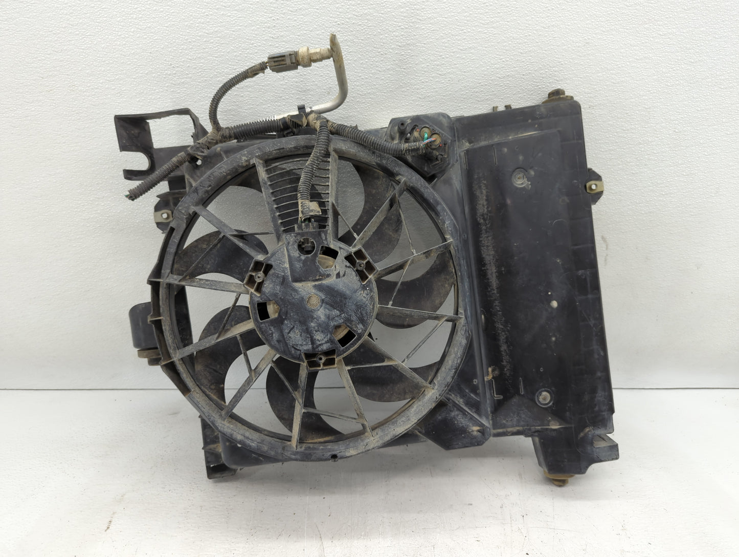 2006-2009 Dodge Durango Left Radiator Fan Motor Assembly Black - Oemusedautoparts1.com