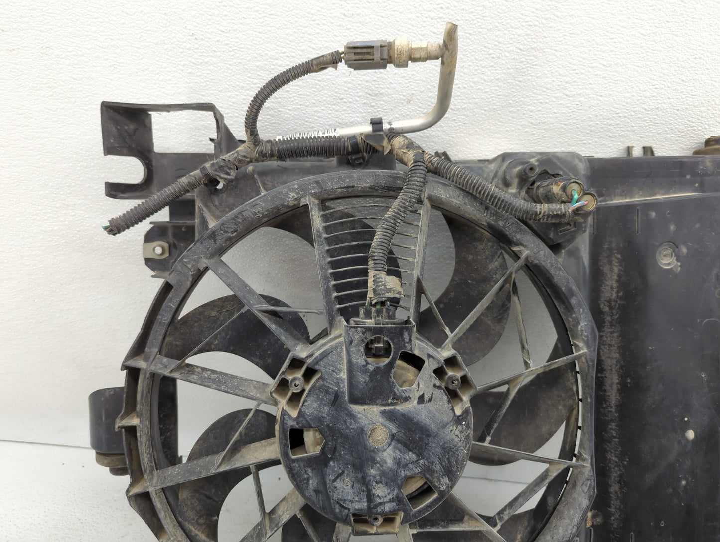2006-2009 Dodge Durango Left Radiator Fan Motor Assembly Black - Oemusedautoparts1.com