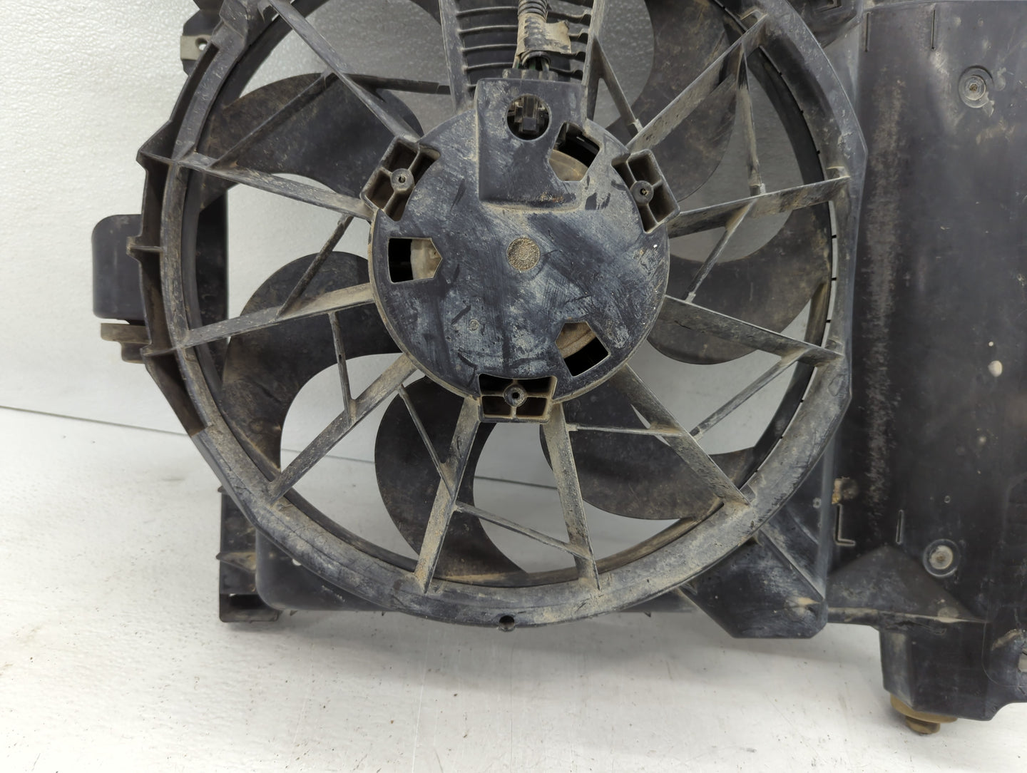 2006-2009 Dodge Durango Left Radiator Fan Motor Assembly Black - Oemusedautoparts1.com