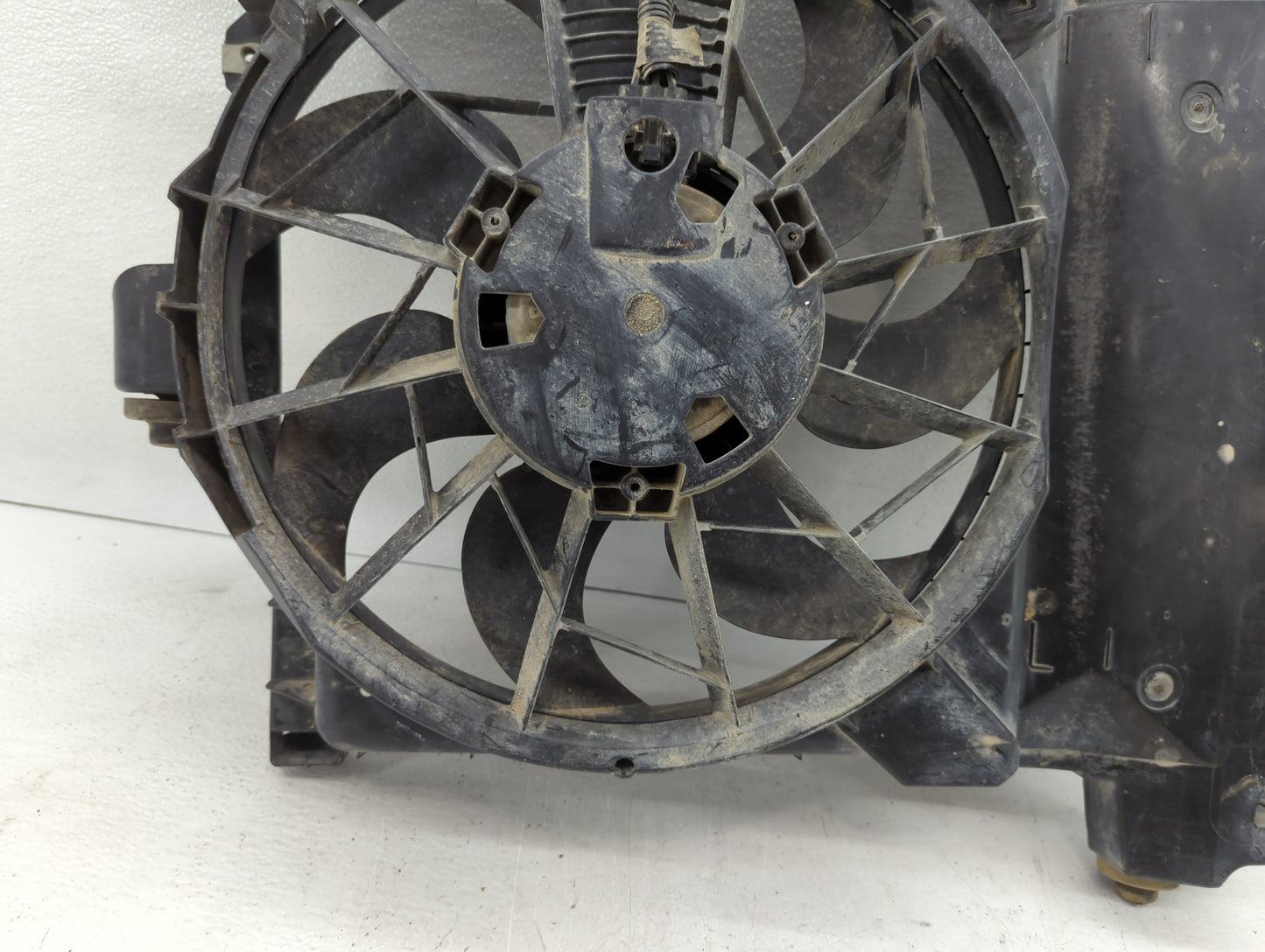 2006-2009 Dodge Durango Left Radiator Fan Motor Assembly Black - Oemusedautoparts1.com