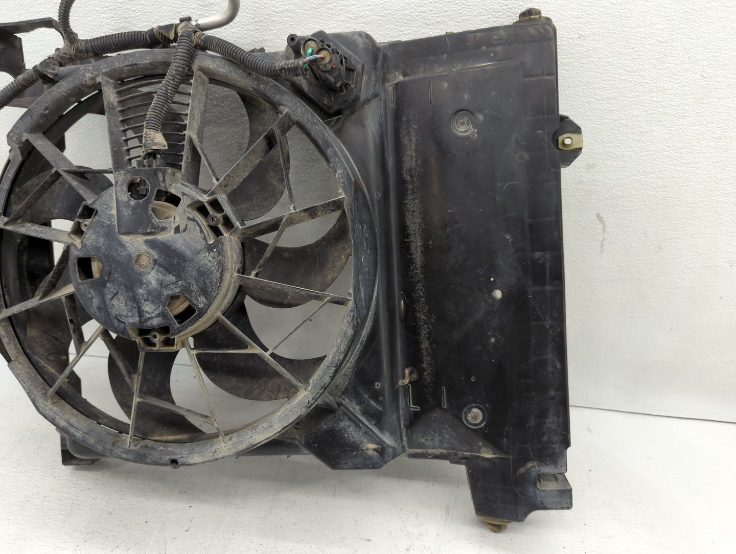 2006-2009 Dodge Durango Left Radiator Fan Motor Assembly Black - Oemusedautoparts1.com