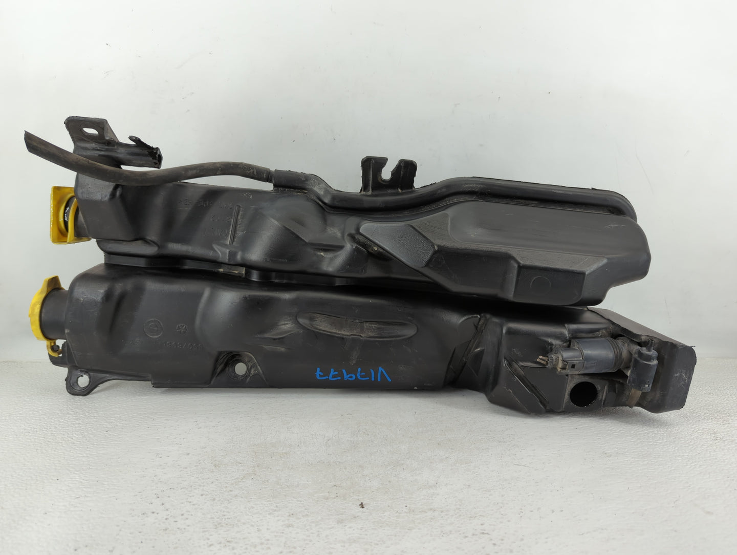 2008-2009 Dodge Durango Windshield Washer Fluid Reservoir Bottle 640568 - Oemusedautoparts1.com