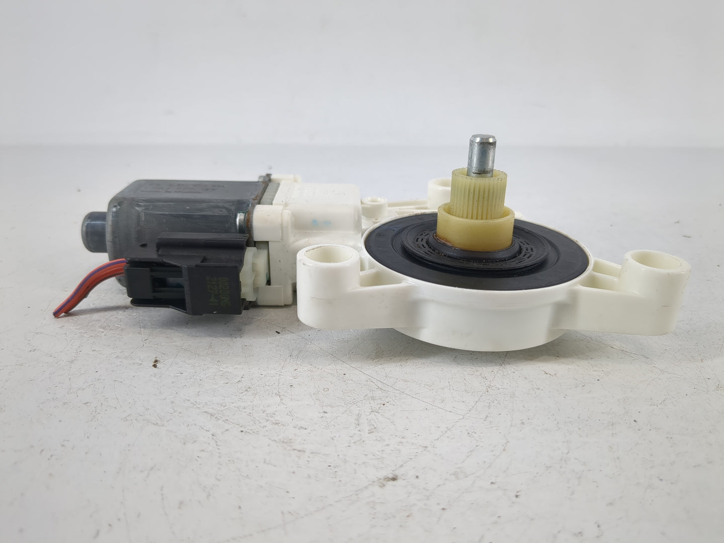 2008 Dodge Grand Caravan Driver Front Left Power Window Motor - Oemusedautoparts1.com