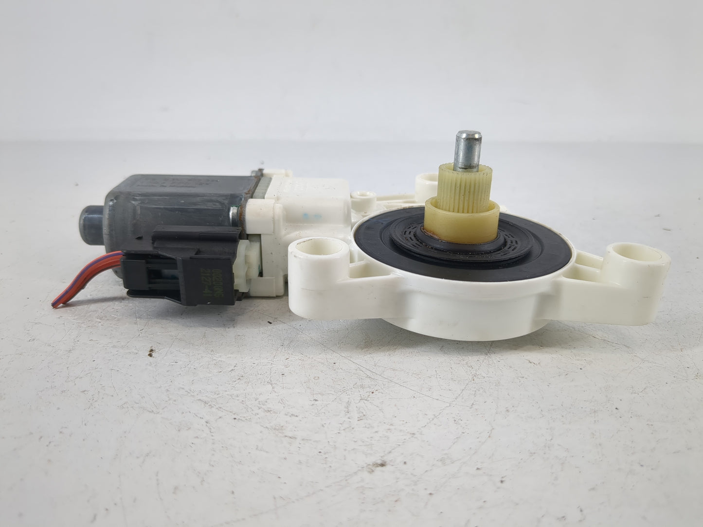 2008 Dodge Grand Caravan Driver Front Left Power Window Motor - Oemusedautoparts1.com