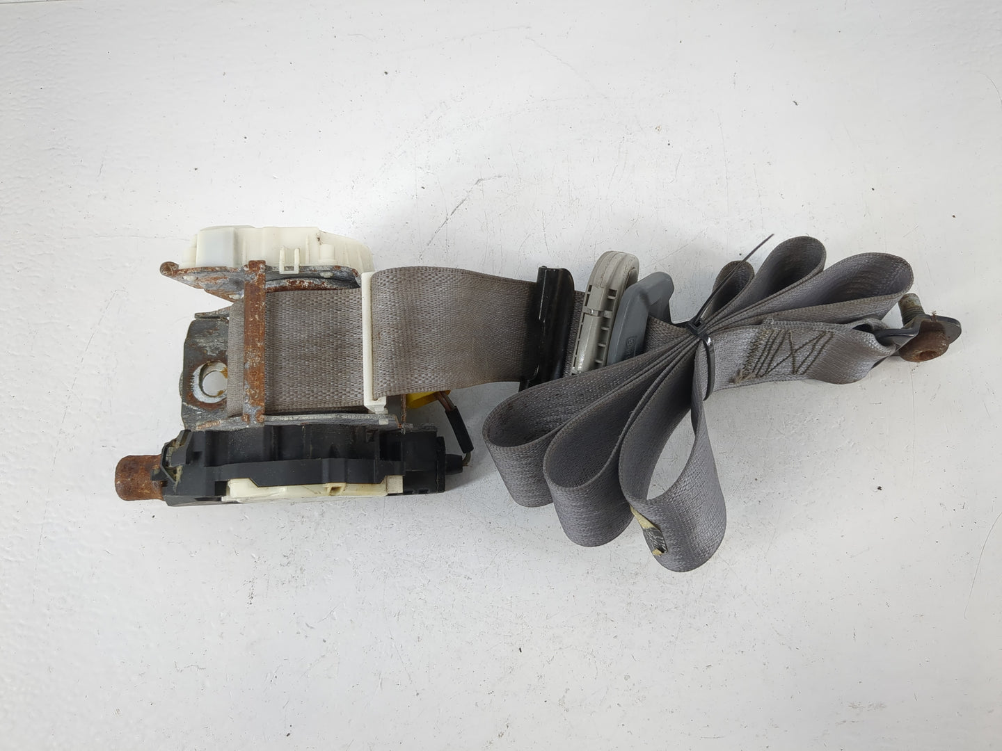 2008-2010 Dodge Grand Caravan Passenger Front Seatbelt Retractor - Oemusedautoparts1.com