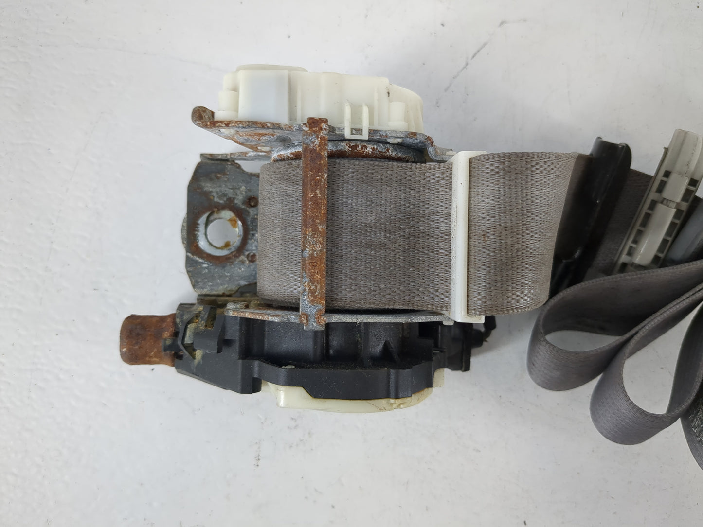 2008-2010 Dodge Grand Caravan Passenger Front Seatbelt Retractor 1065729 - Oemusedautoparts1.com