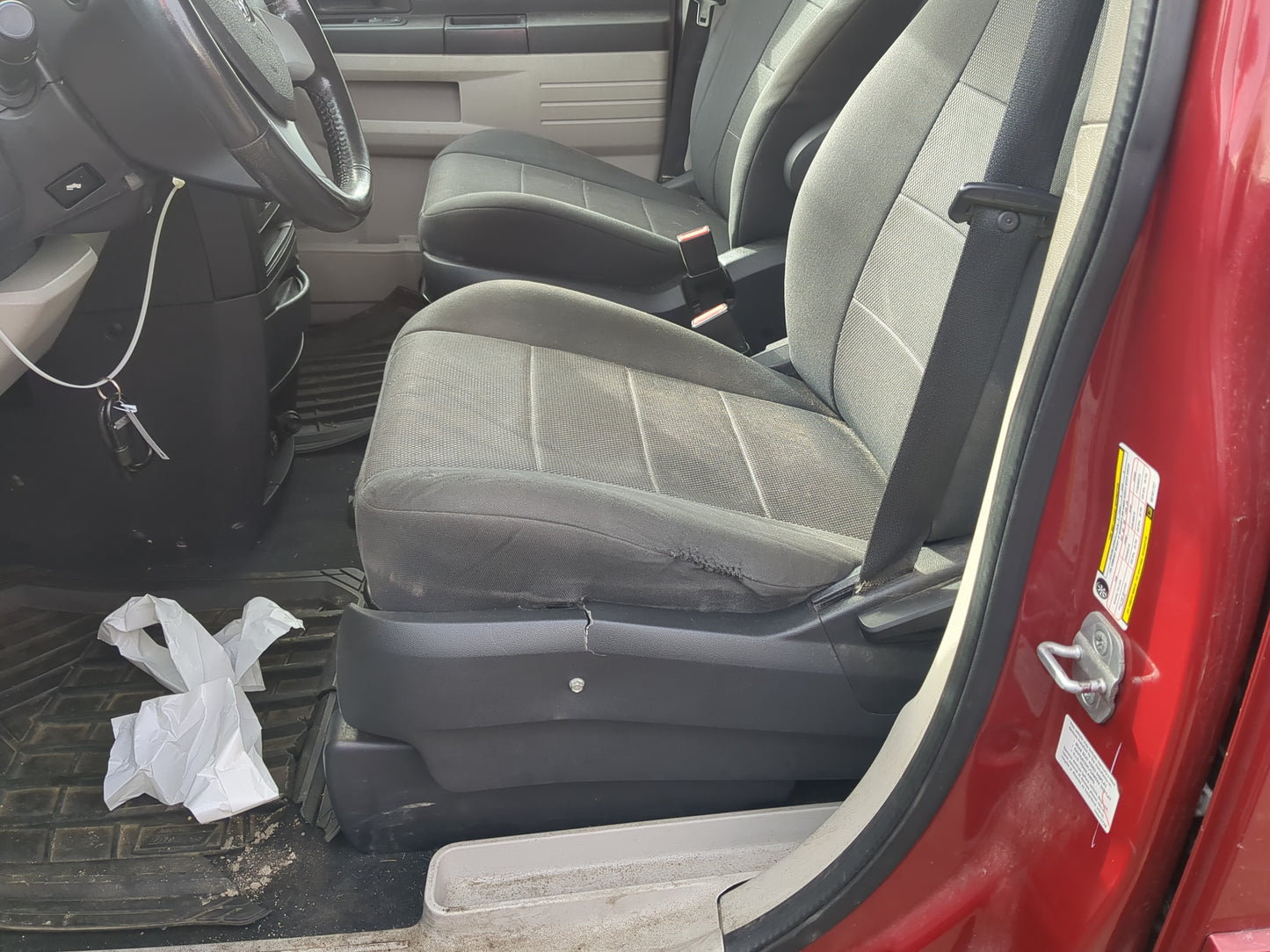 2008-2010 Dodge Grand Caravan Driver Front Seat Oem - Oemusedautoparts1.com