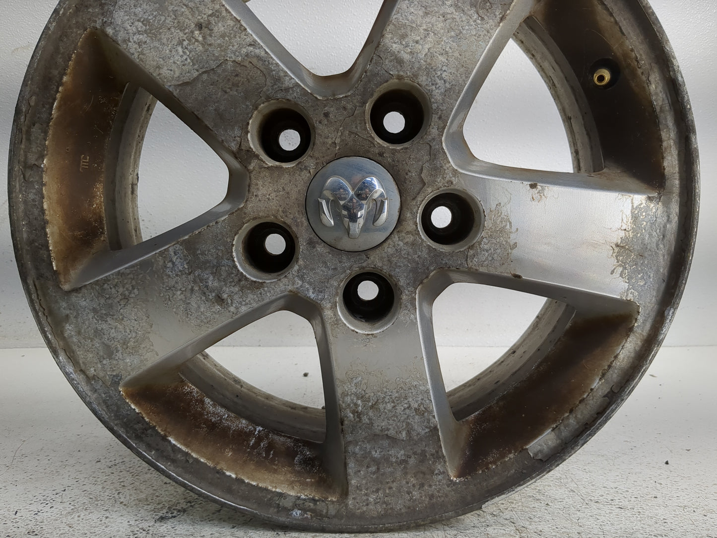 2008-2013 Dodge Grand Caravan Oem Wheel Rim 1275654 - Oemusedautoparts1.com