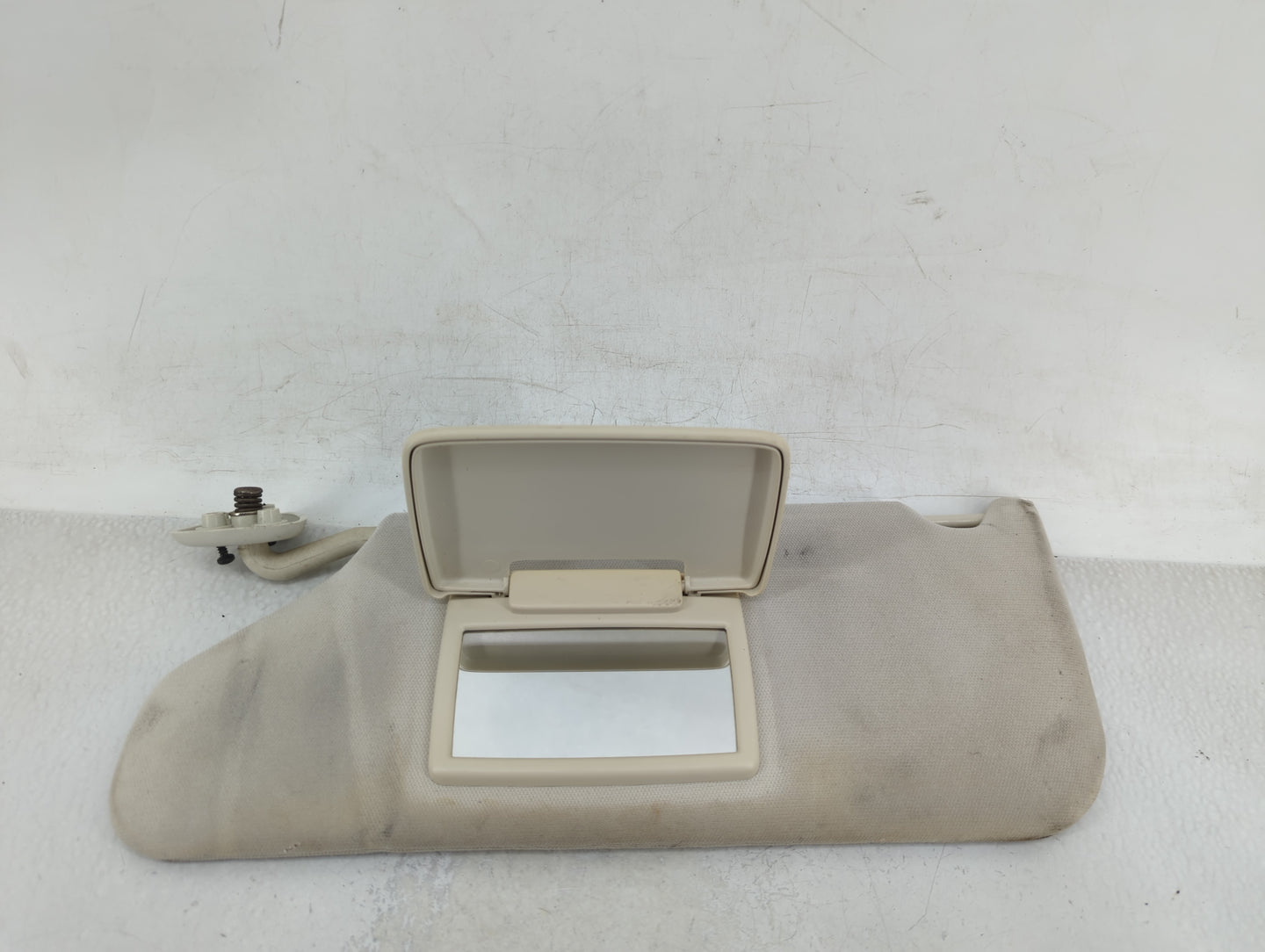 2008 Dodge Magnum Sun Visor Shade Replacement Passenger Right Mirror Fits Fits 2009 2010 OEM Used Auto Parts - Oemusedautopa