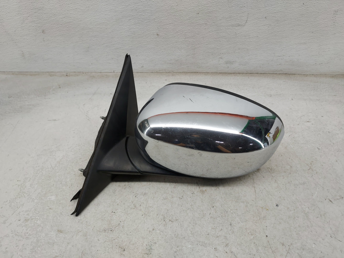 2005-2008 Dodge Magnum Driver Side View Mirror - Left Door Mirror OEM Used - Oemusedautoparts1.com