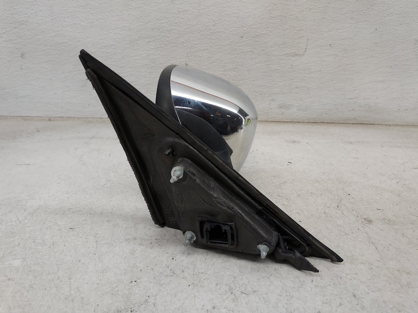 2005-2008 Dodge Magnum Driver Side View Mirror - Left Door Mirror OEM Used - Oemusedautoparts1.com