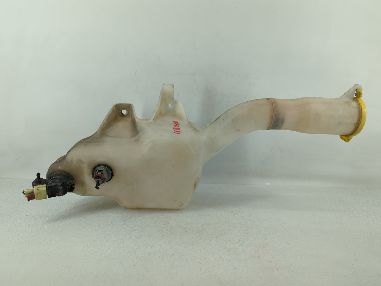 2005-2008 Dodge Magnum Windshield Washer Fluid Reservoir Bottle Oem - Oemusedautoparts1.com