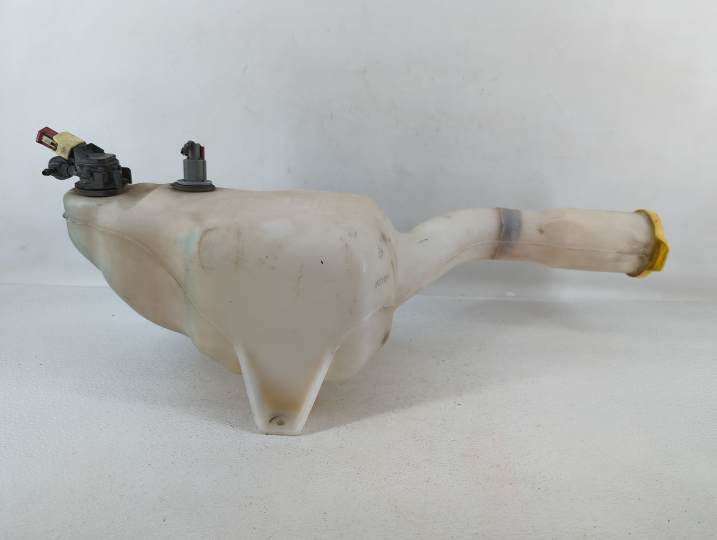 2005-2008 Dodge Magnum Windshield Washer Fluid Reservoir Bottle Oem - Oemusedautoparts1.com