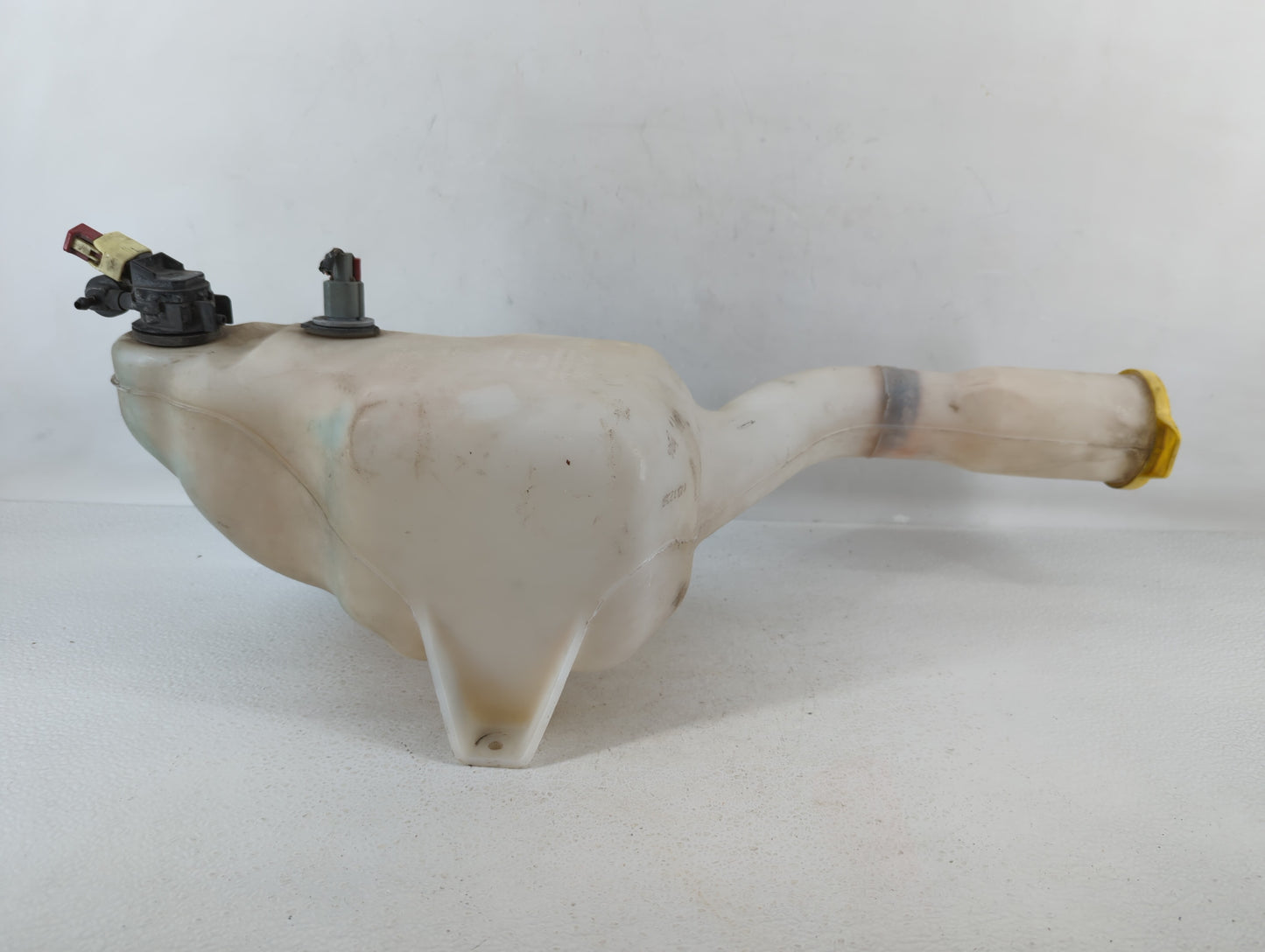 2005-2008 Dodge Magnum Windshield Washer Fluid Reservoir Bottle Oem - Oemusedautoparts1.com