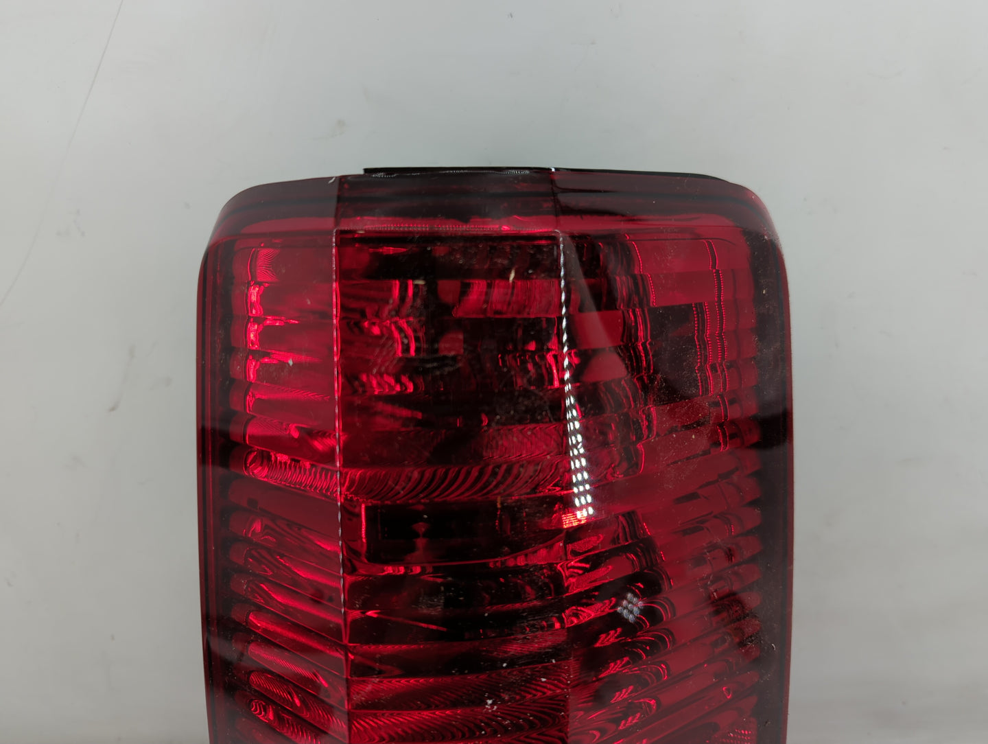 2007-2011 Dodge Nitro Rear Center Lid Brake Light Tail Light P/N:4600321152 CS244-U000R Fits Fits 2007 2008 2009 2010 2011 O
