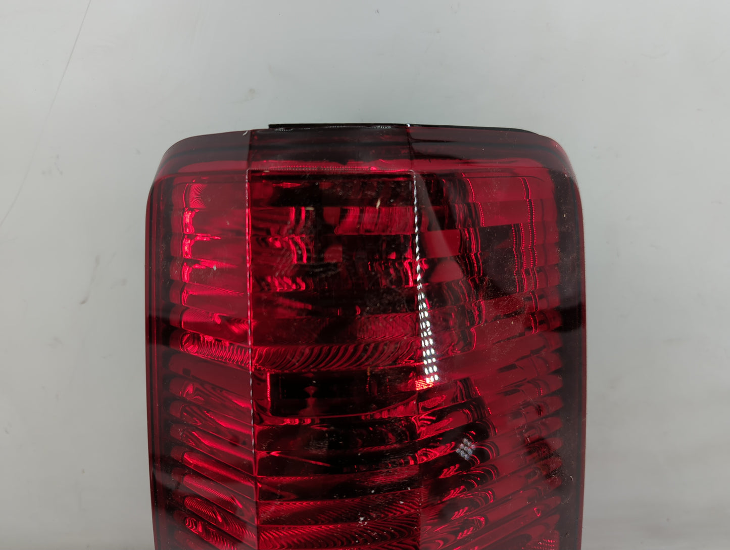 2007-2011 Dodge Nitro Rear Center Lid Brake Light Tail Light P/N:4600321152 CS244-U000R Fits Fits 2007 2008 2009 2010 2011 O