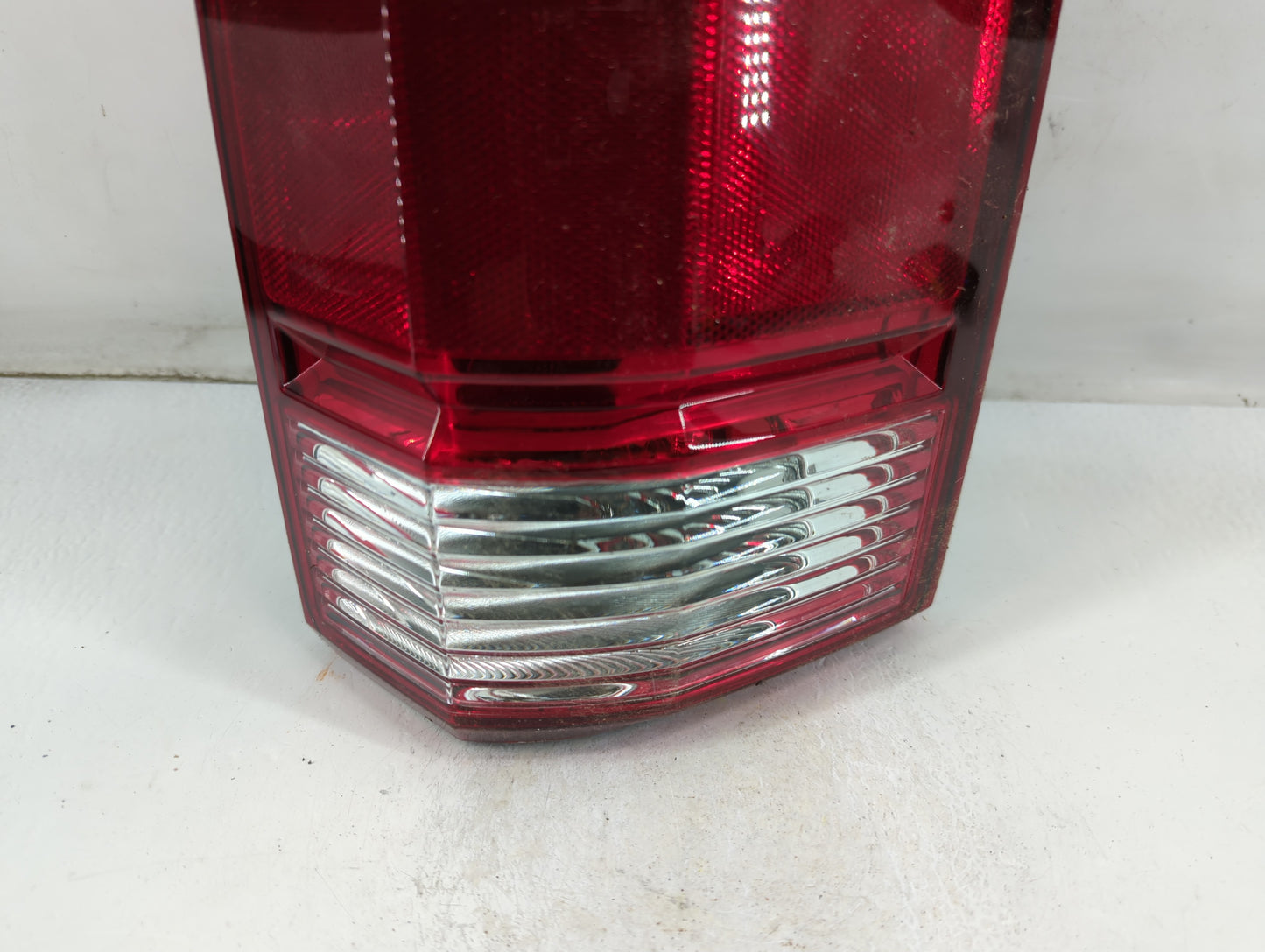 2007-2011 Dodge Nitro Rear Center Lid Brake Light Tail Light P/N:4600321152 CS244-U000R Fits Fits 2007 2008 2009 2010 2011 O