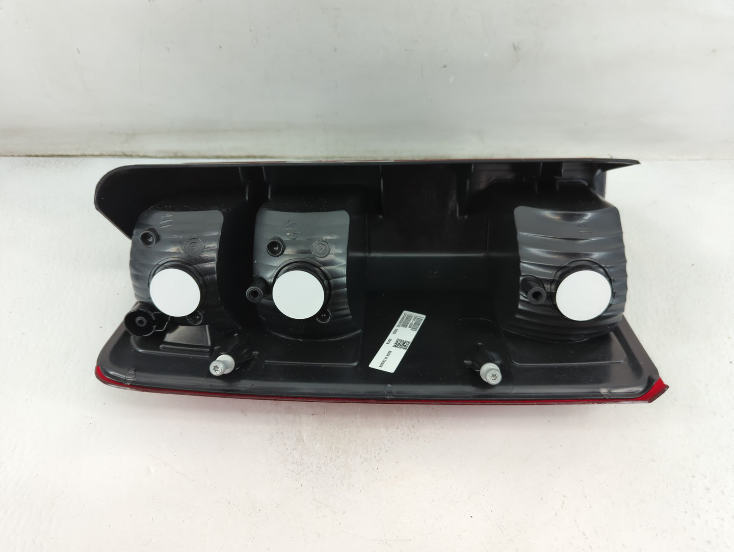 2007-2011 Dodge Nitro Rear Center Lid Brake Light Tail Light P/N:4600321152 CS244-U000R Fits Fits 2007 2008 2009 2010 2011 O