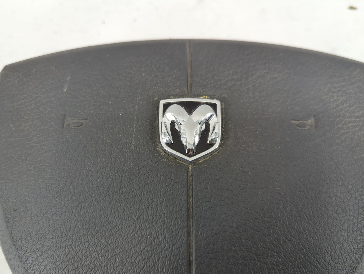 2006-2008 Dodge Ram 1500 Air Bag Driver Left Steering Wheel Mounted Fits Fits 2006 2007 2008 2009 2010 2011 OEM Used Auto Pa