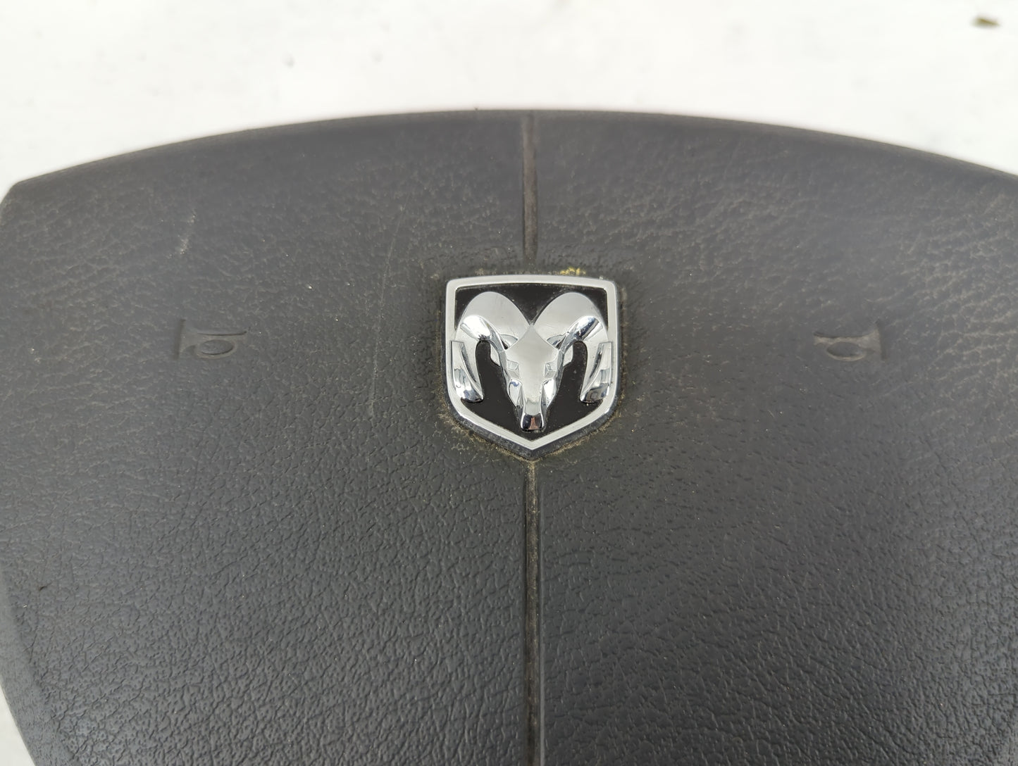 2006-2008 Dodge Ram 1500 Air Bag Driver Left Steering Wheel Mounted Fits Fits 2006 2007 2008 2009 2010 2011 OEM Used Auto Pa