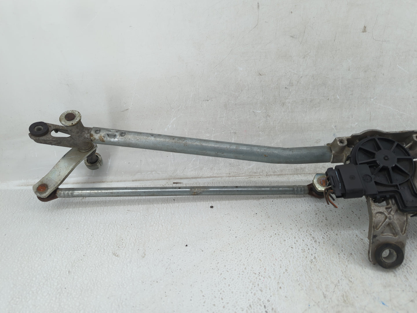 2008 Dodge Ram 1500 Front Windshield Wiper Motor P/N:91498-308 Fits OEM Used Auto Parts - Oemusedautoparts1.com