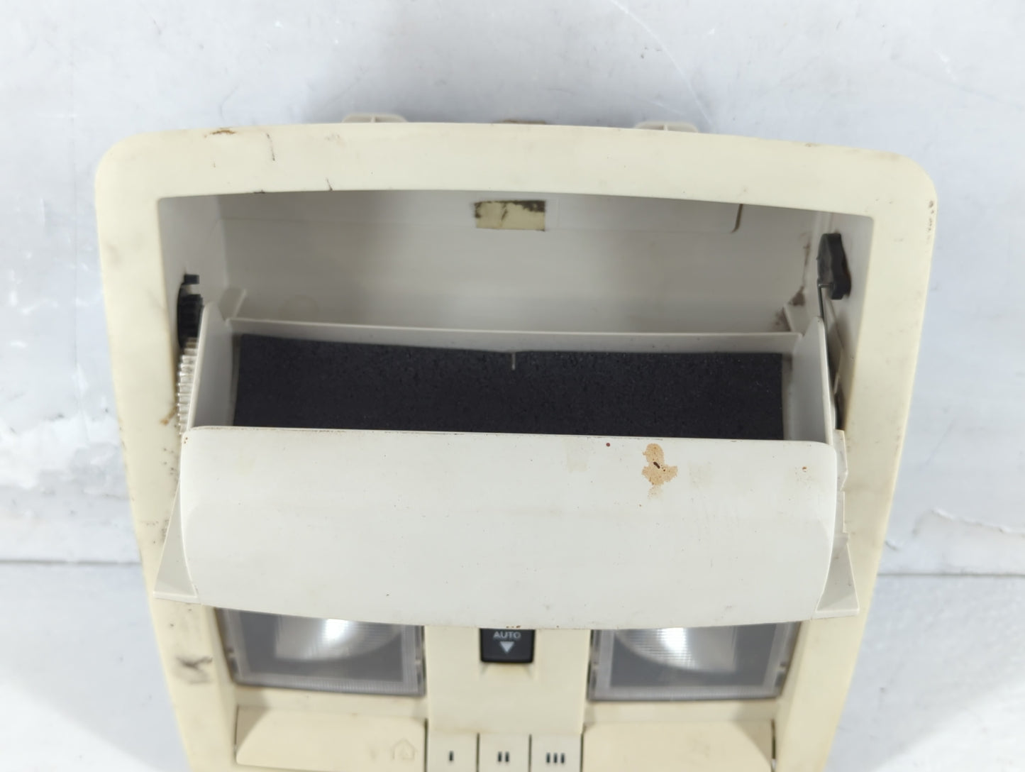 2008 Dodge Ram 1500 Overhead Roof Console - Oemusedautoparts1.com