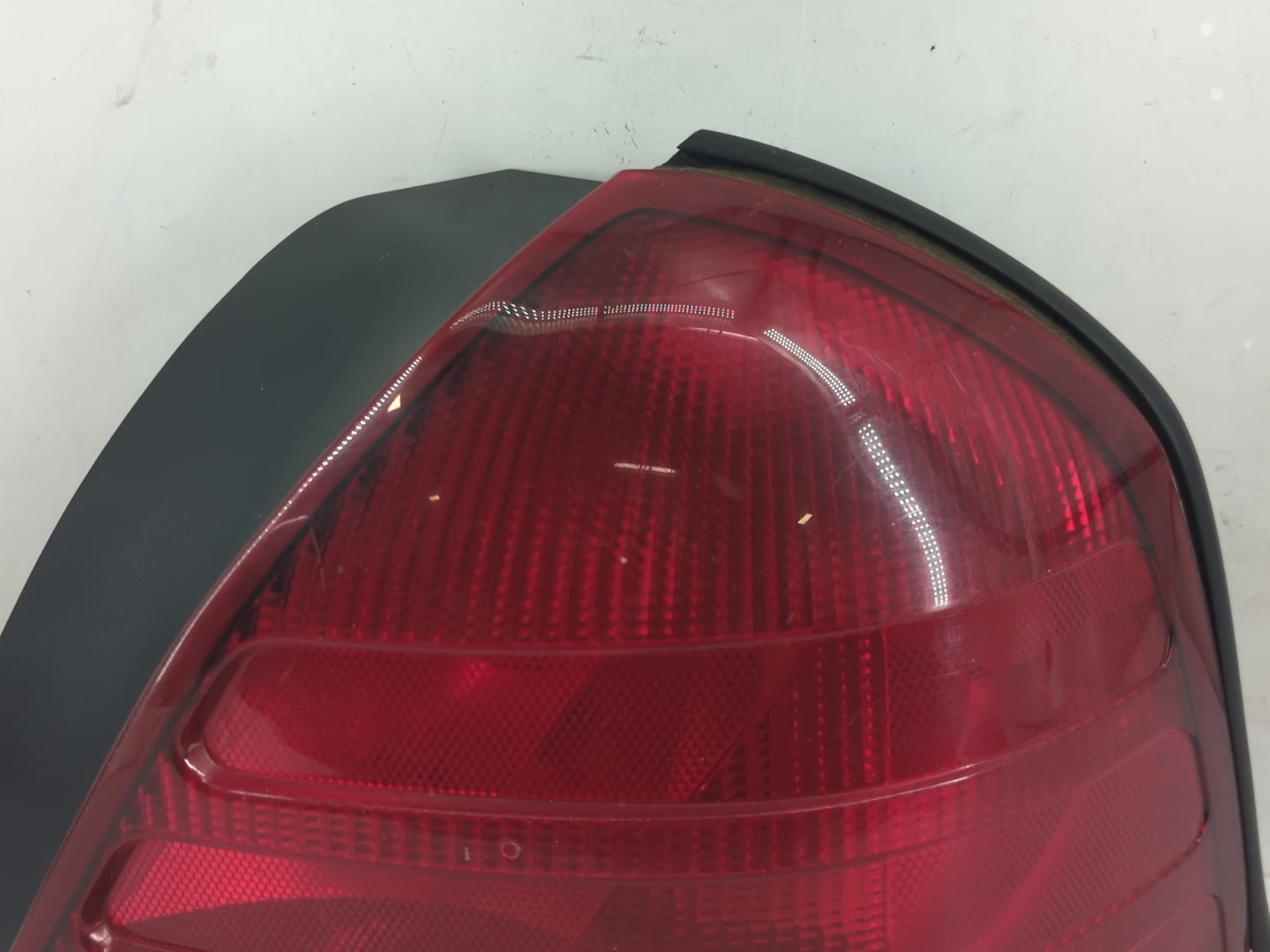 2000-2011 Ford Crown Victoria Tail Light Assembly Passenger Right OEM Fits OEM Used Auto Parts - Oemusedautoparts1.com
