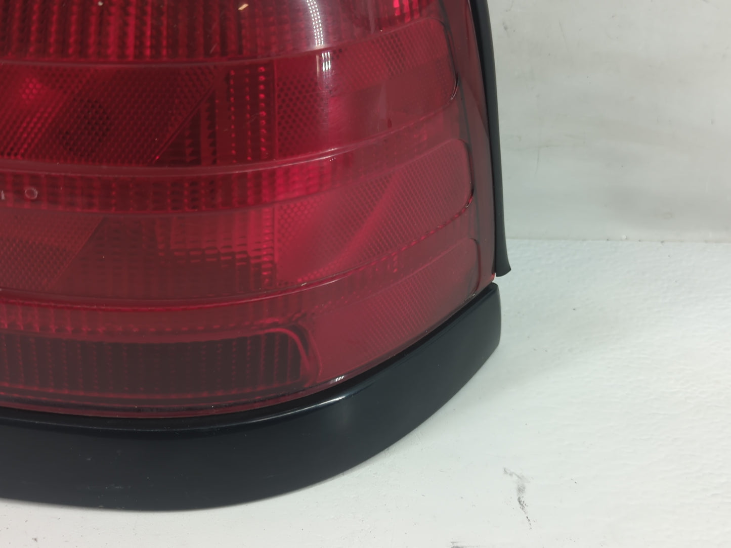 2000-2011 Ford Crown Victoria Tail Light Assembly Passenger Right OEM Fits OEM Used Auto Parts - Oemusedautoparts1.com