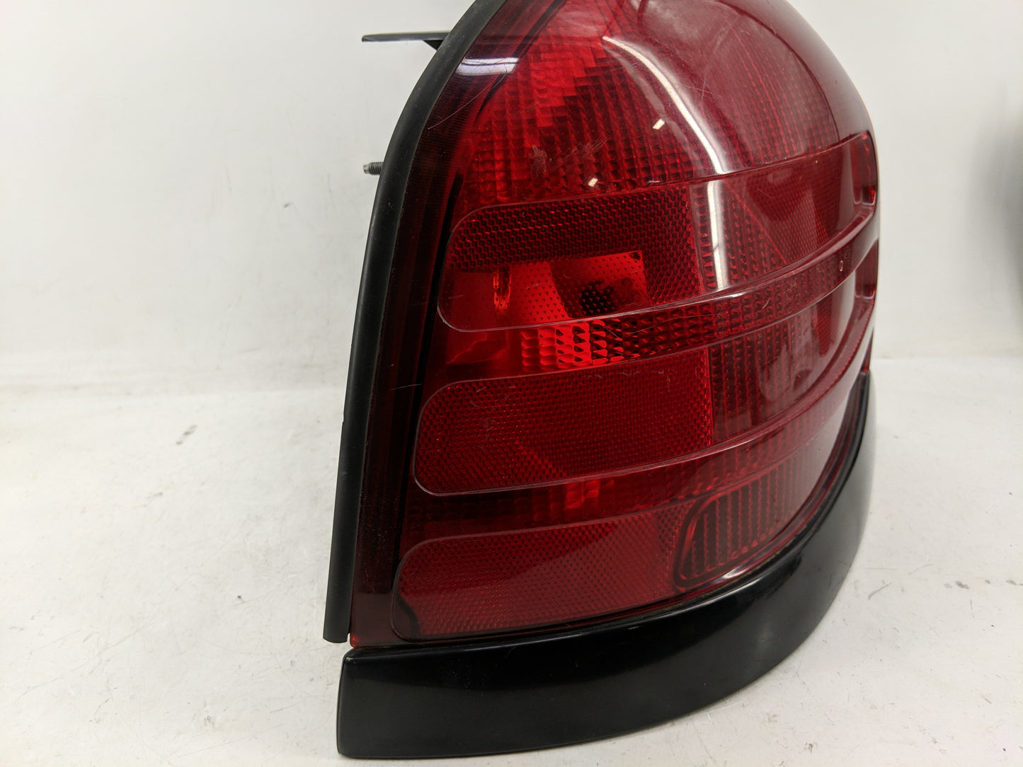 2000-2011 Ford Crown Victoria Tail Light Assembly Driver Left OEM P/N:W7X-13441-A Fits OEM Used Auto Parts - Oemusedautopart