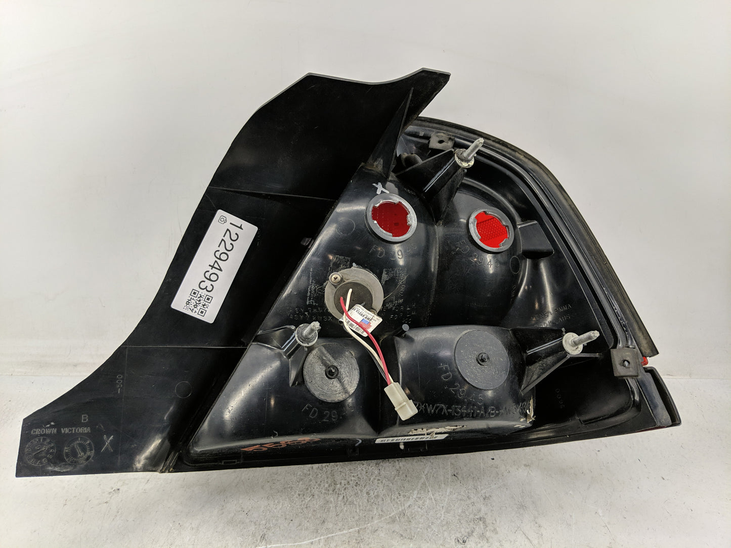 2000-2011 Ford Crown Victoria Tail Light Assembly Driver Left OEM P/N:W7X-13441-A Fits OEM Used Auto Parts - Oemusedautopart