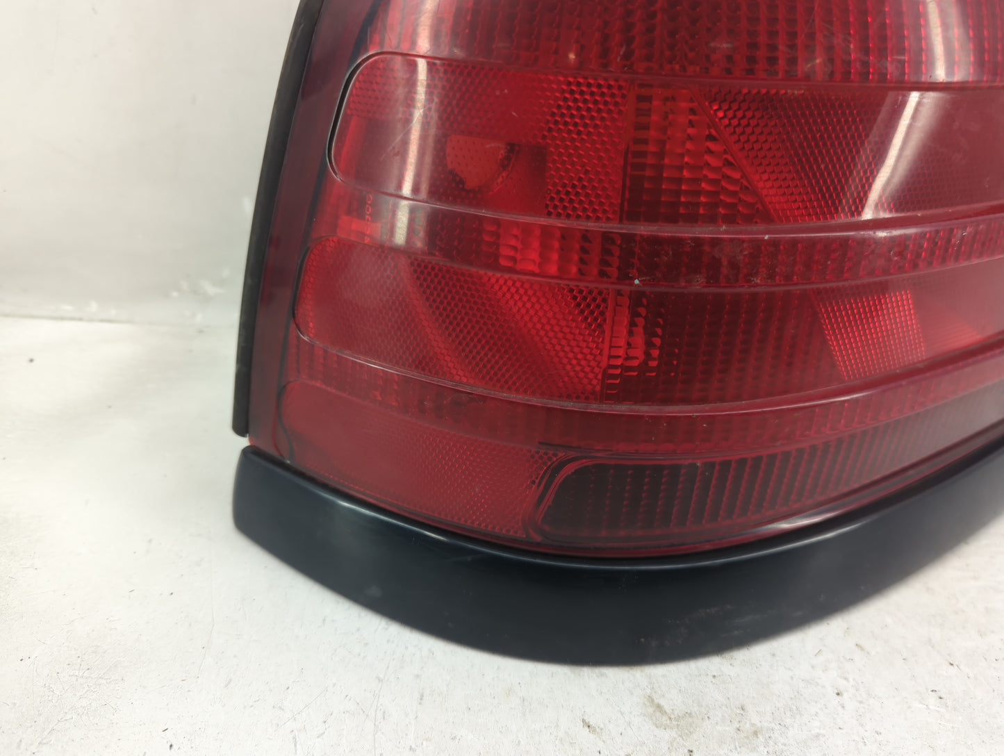 2000-2011 Ford Crown Victoria Tail Light Assembly Driver Left OEM P/N:W7X-13441-A Fits OEM Used Auto Parts - Oemusedautopart